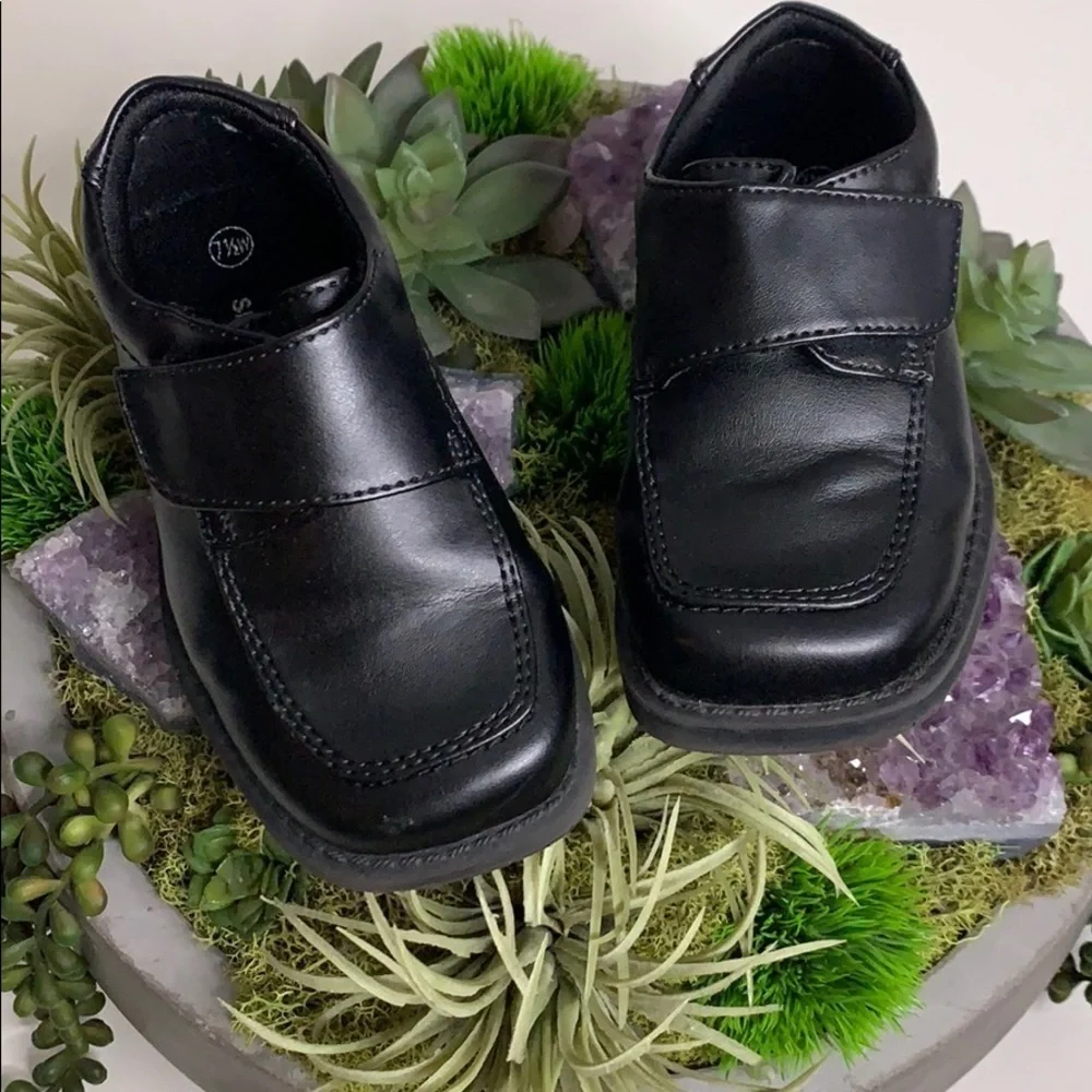 smart fit black faux leather classic Velcro shoes boys toddler 7.5